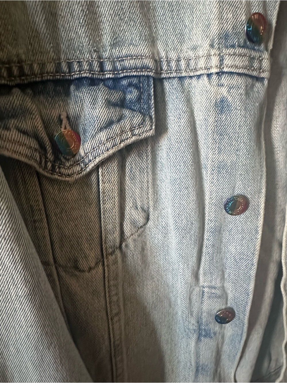 Levi's Denim Jacket with Rainbow Pride Patch - Picture 4 of 5